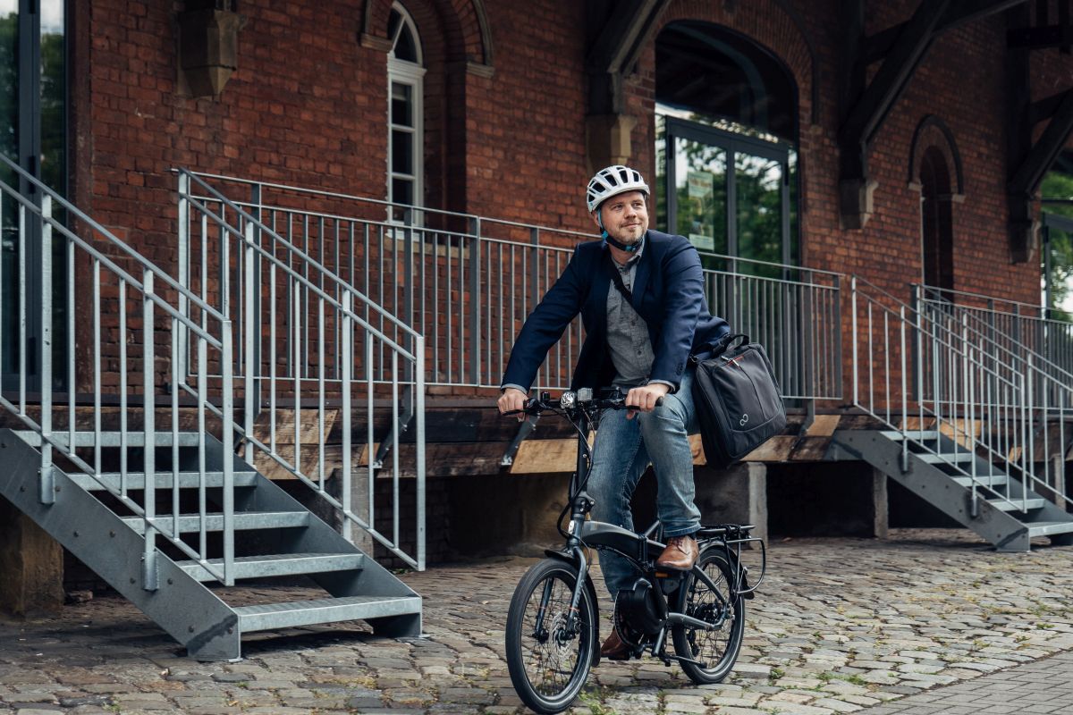 krümel fahrradhelm CRNK Helmer Hyper Micro-USB auf USB-C Winkelkabel Decals:Old Decals Category:E Bikes MTB Cross Hardtail_800 Wh
