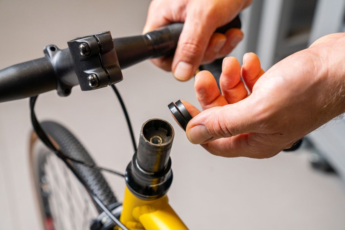 Hnde hoch!  So stellst du die Lenkerhhe an deinem Fahrrad ein |  Werkstatt | Blog | Mein-Fahrradhndler