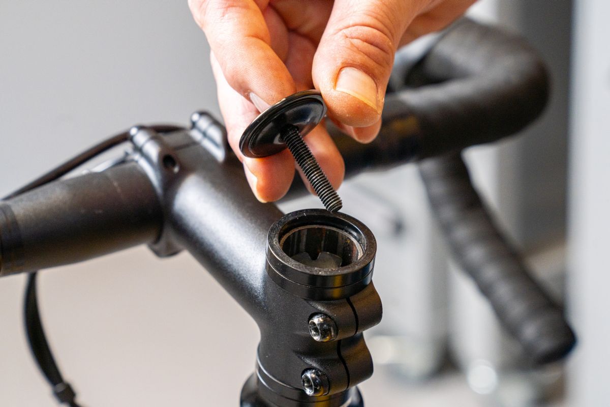 Hnde hoch!  So stellst du die Lenkerhhe an deinem Fahrrad ein |  Werkstatt | Blog | Mein-Fahrradhndler
