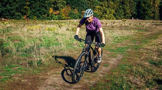 kaufratgeber-hardtail-biker-auf-hardtail