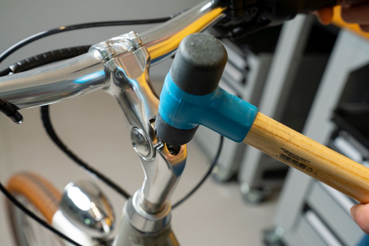 Hnde hoch!  So stellst du die Lenkerhhe an deinem Fahrrad ein |  Werkstatt | Blog | Mein-Fahrradhndler